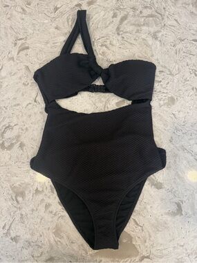 Sz S Aerie Women’s One-Piece Swimsuit with Cutout